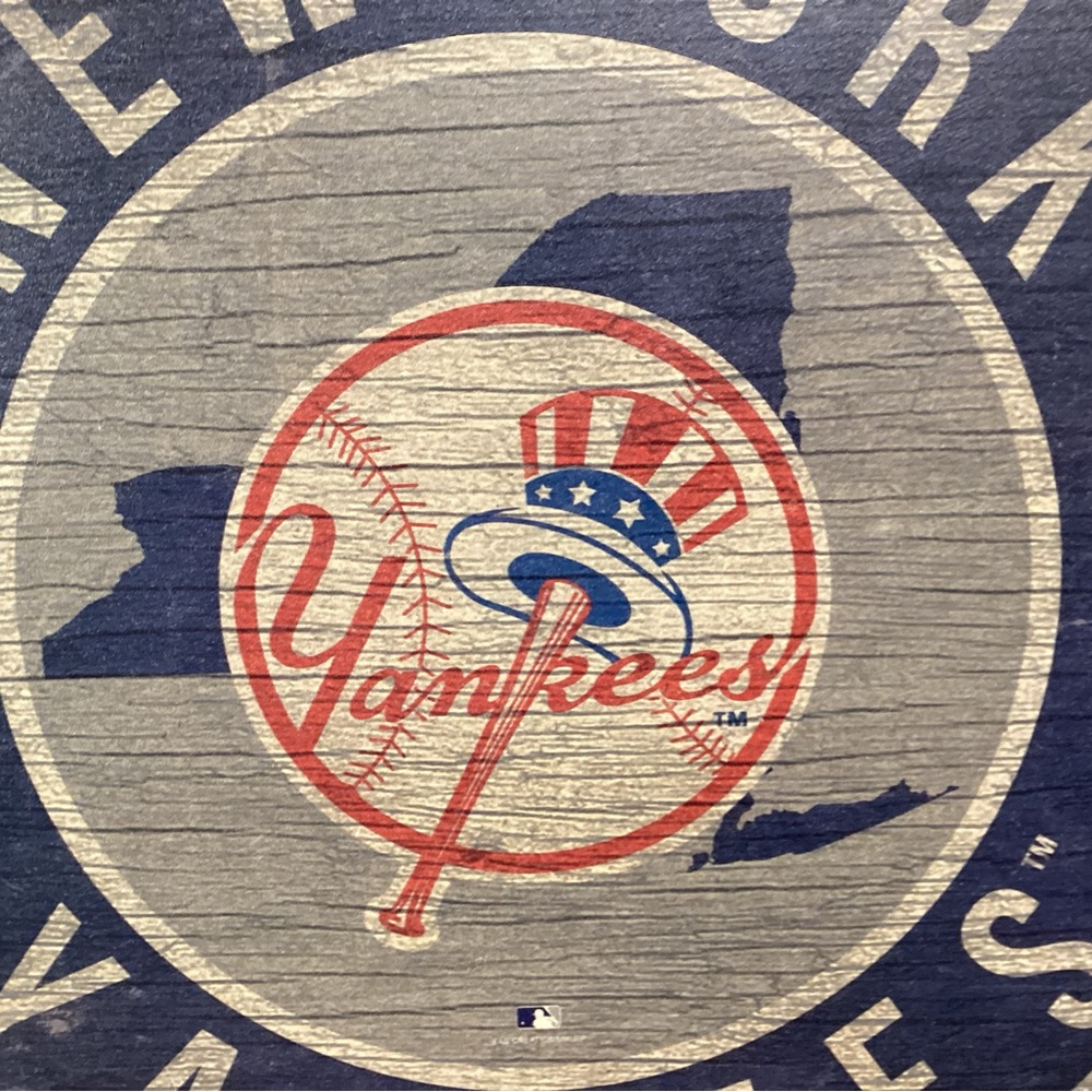 New York Yankees 12” Circle Logo Wood Sign - Great Condition - Baseball Fans - Picture 4 of 11